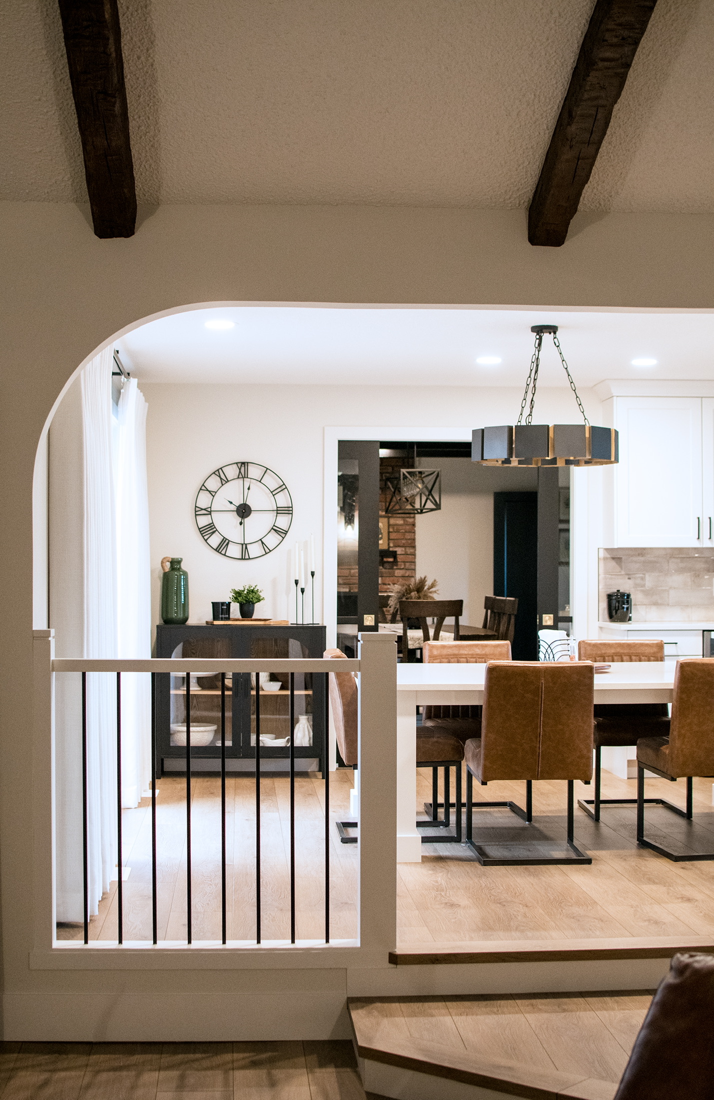 C3738272-FA02-47A4-8971-3D93D29793DB_1_102_o